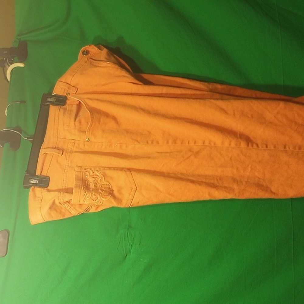 Orange short